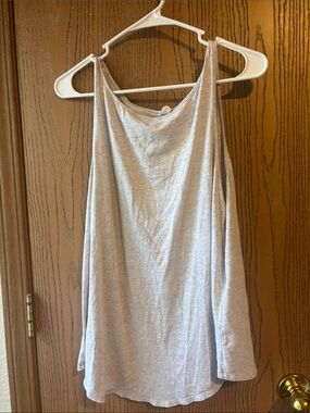 Under Armour Light Gray Women's Flow Tank Top split back - Sleeveless Casual